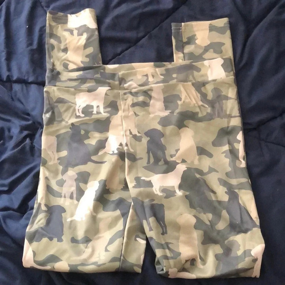 Camo Dog Leggings - Picture 4 of 5